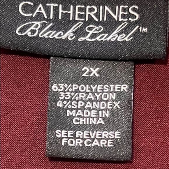 Catherines Black Label short sleeve knit maroon top round studs on front size 2X - Picture 6 of 10